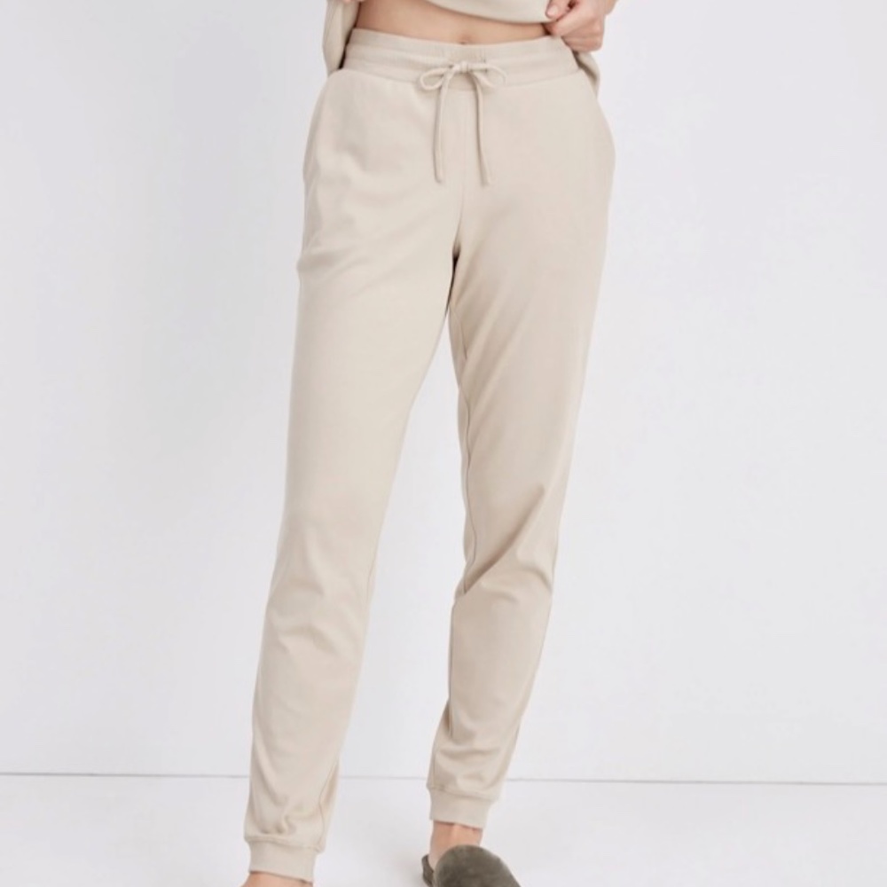 EESome Jetsetter Pants, Size M, Fawn color. Super comfy.